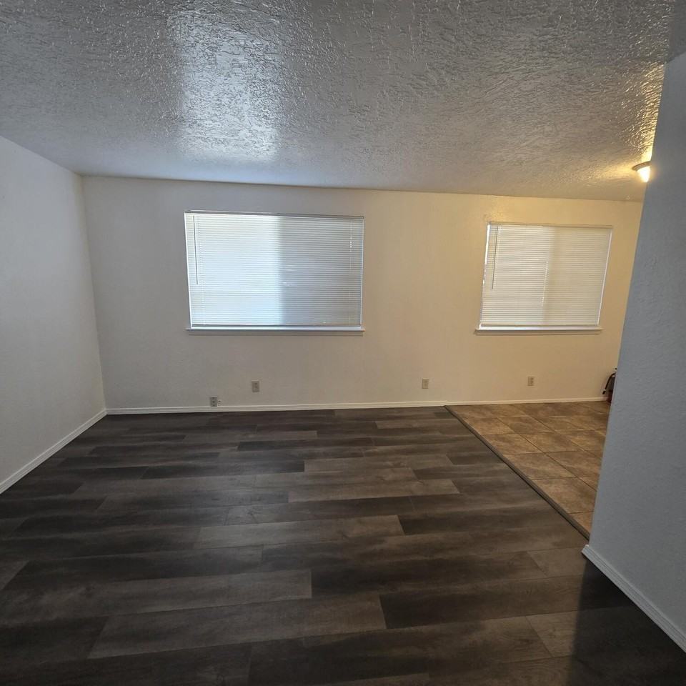 10616 Towner Ave Ne Apt C #C - Photo 4 of 17