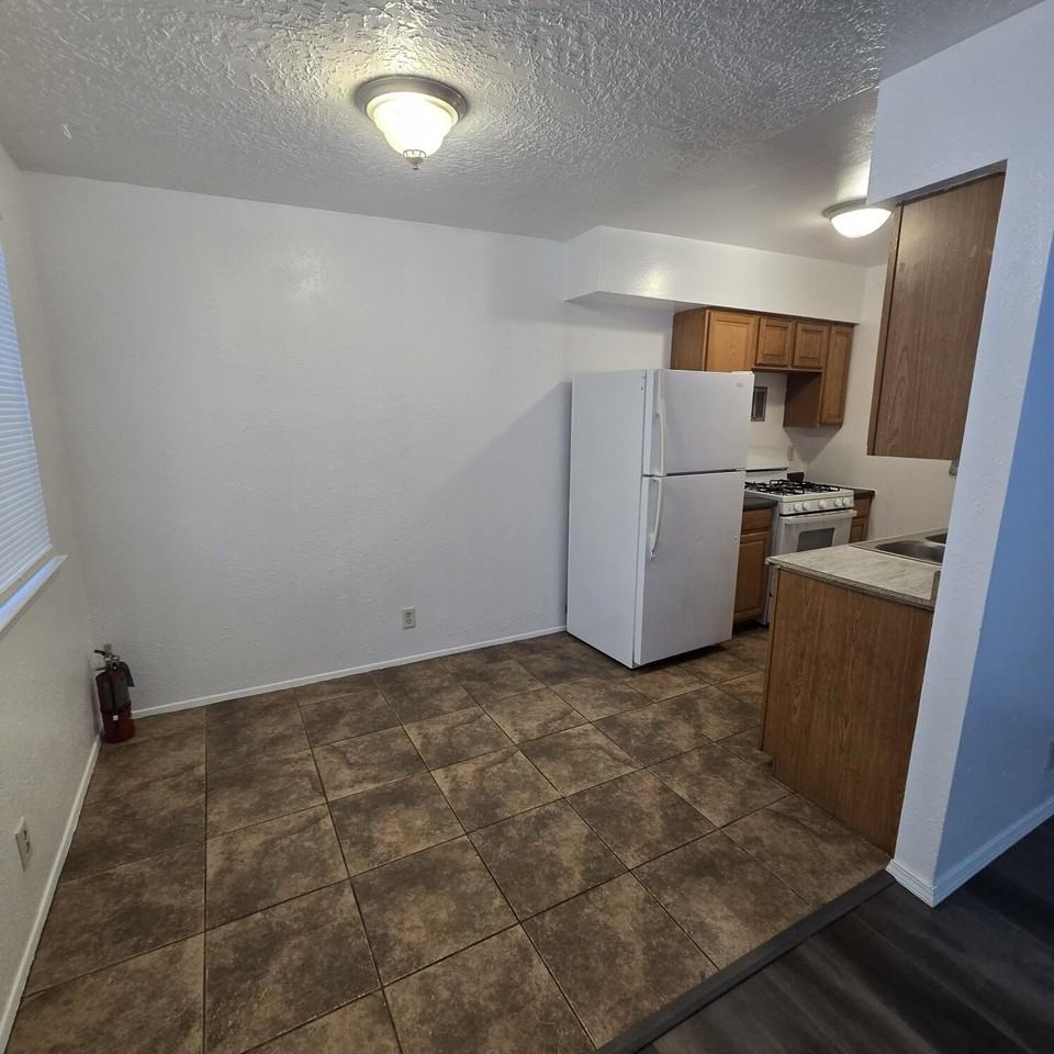 10616 Towner Ave Ne Apt C #C - Photo 5 of 17