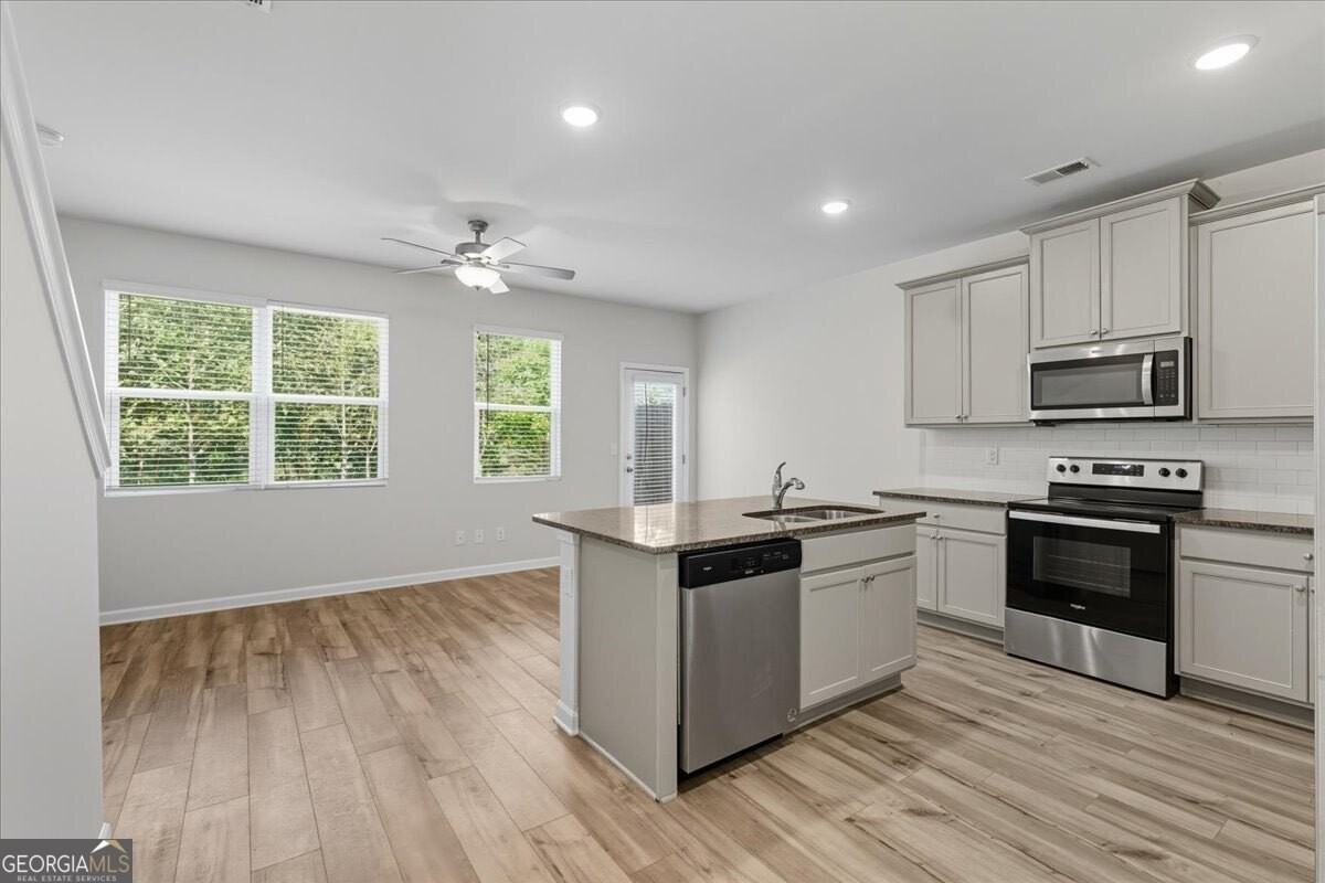 2832 Saratoga Lake Vw - Photo 7 of 29