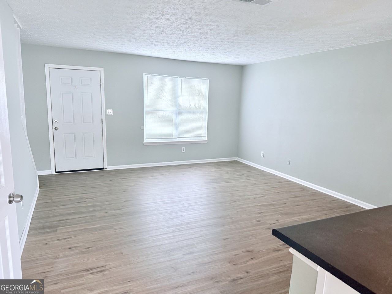 420 Bainbridge Dr - Photo 2 of 11