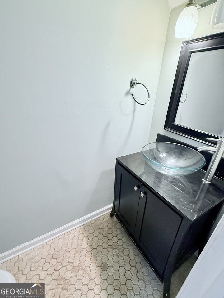 420 Bainbridge Dr - Photo 6 of 11