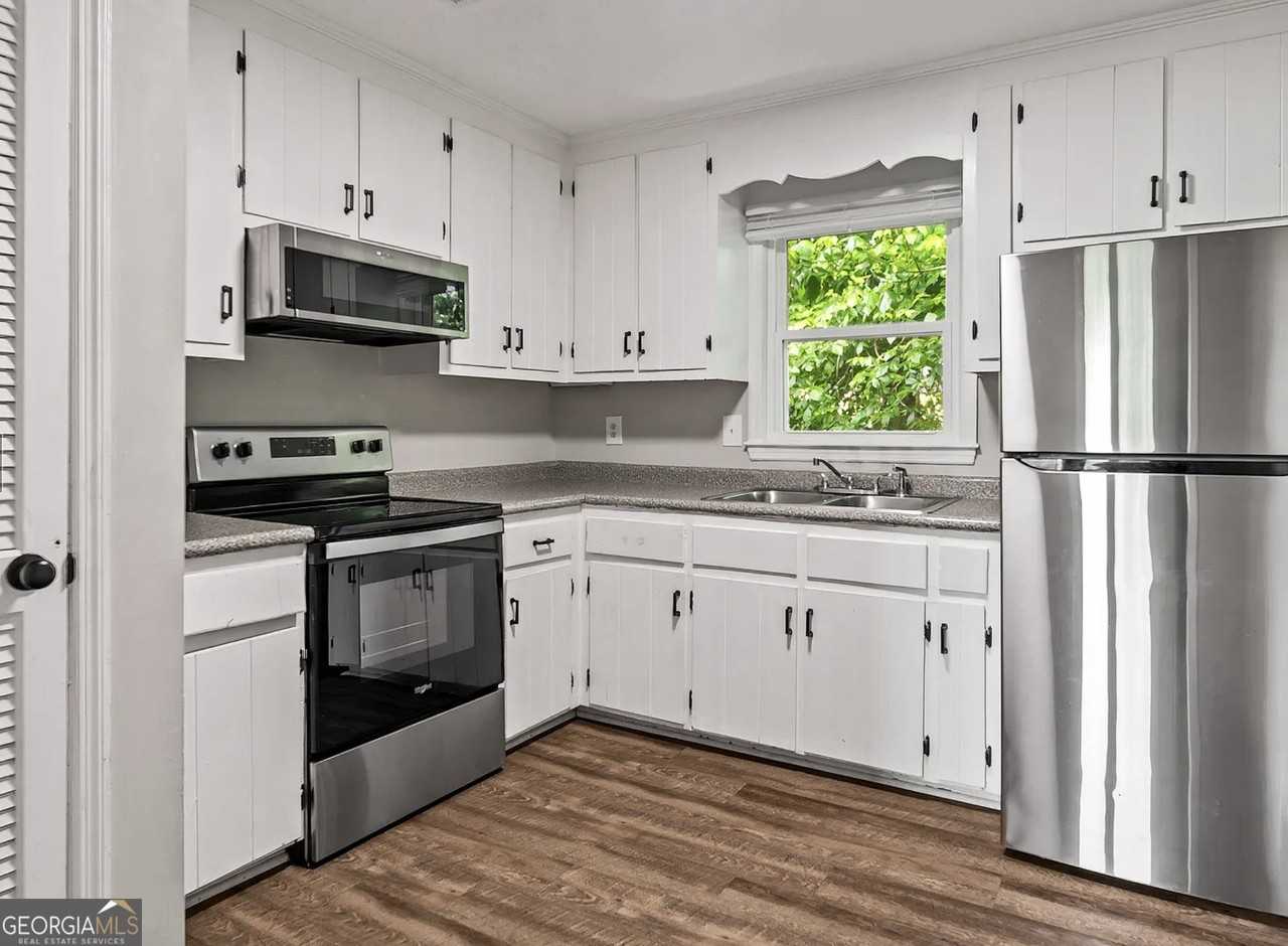 260 Little St Apt 2 #2 - Photo 3 of 9