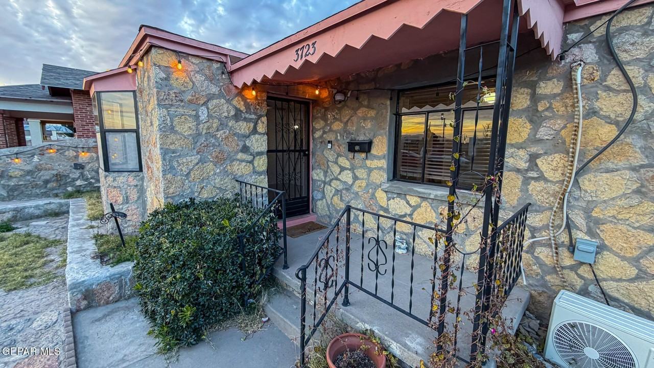 3723 Memphis Ave - Photo 2 of 24