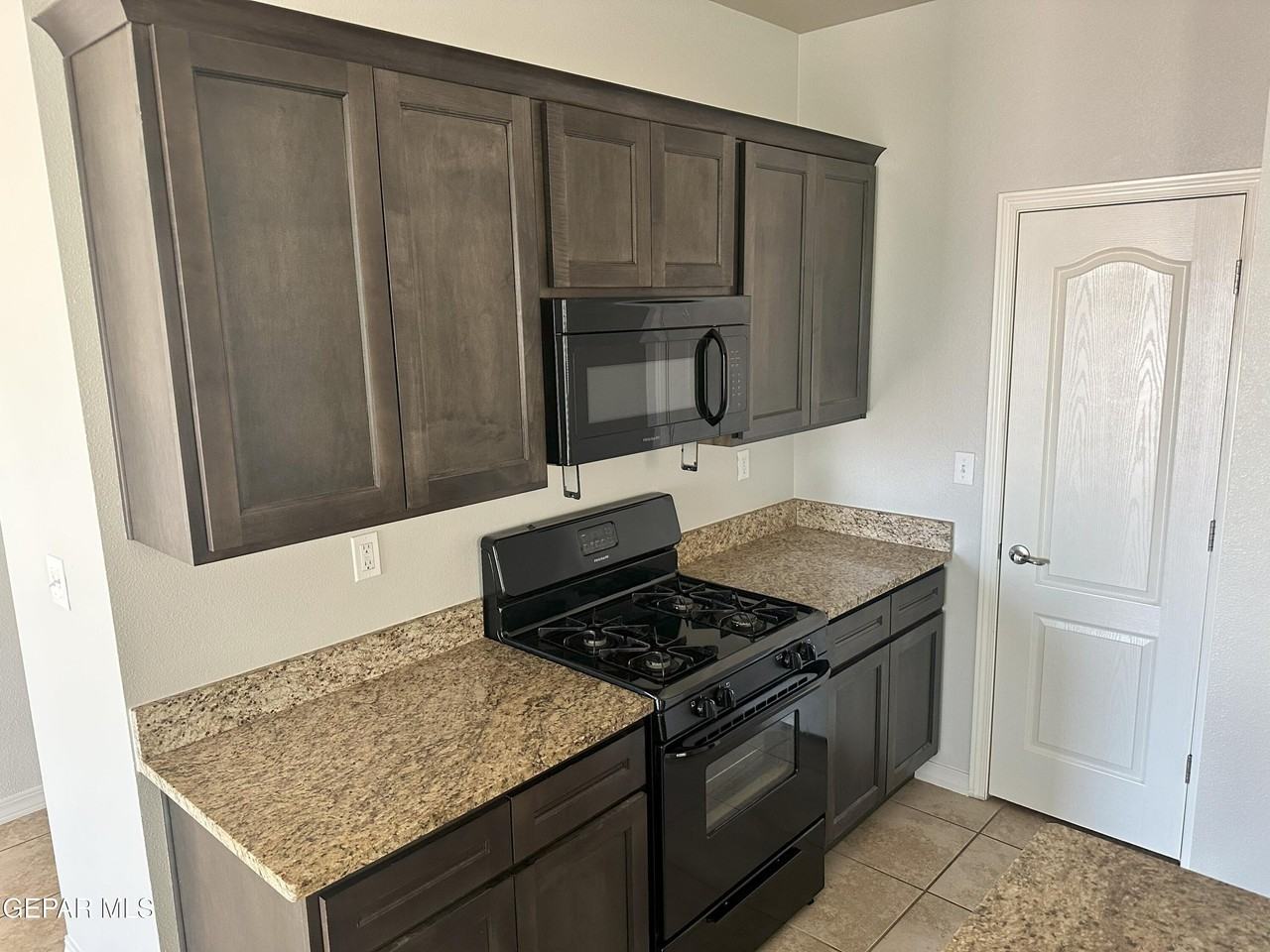 3756 Loma Jacinto Dr - Photo 7 of 31