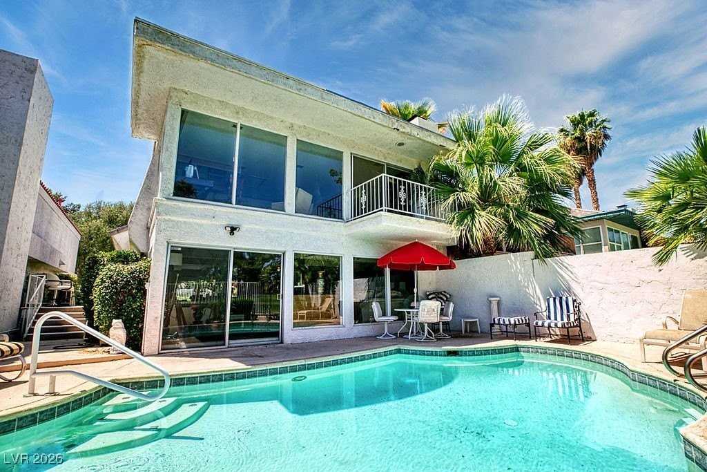 940 Vegas Valley Dr - Photo 3 of 46