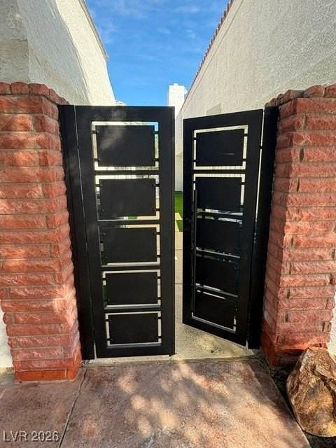 940 Vegas Valley Dr - Photo 4 of 46