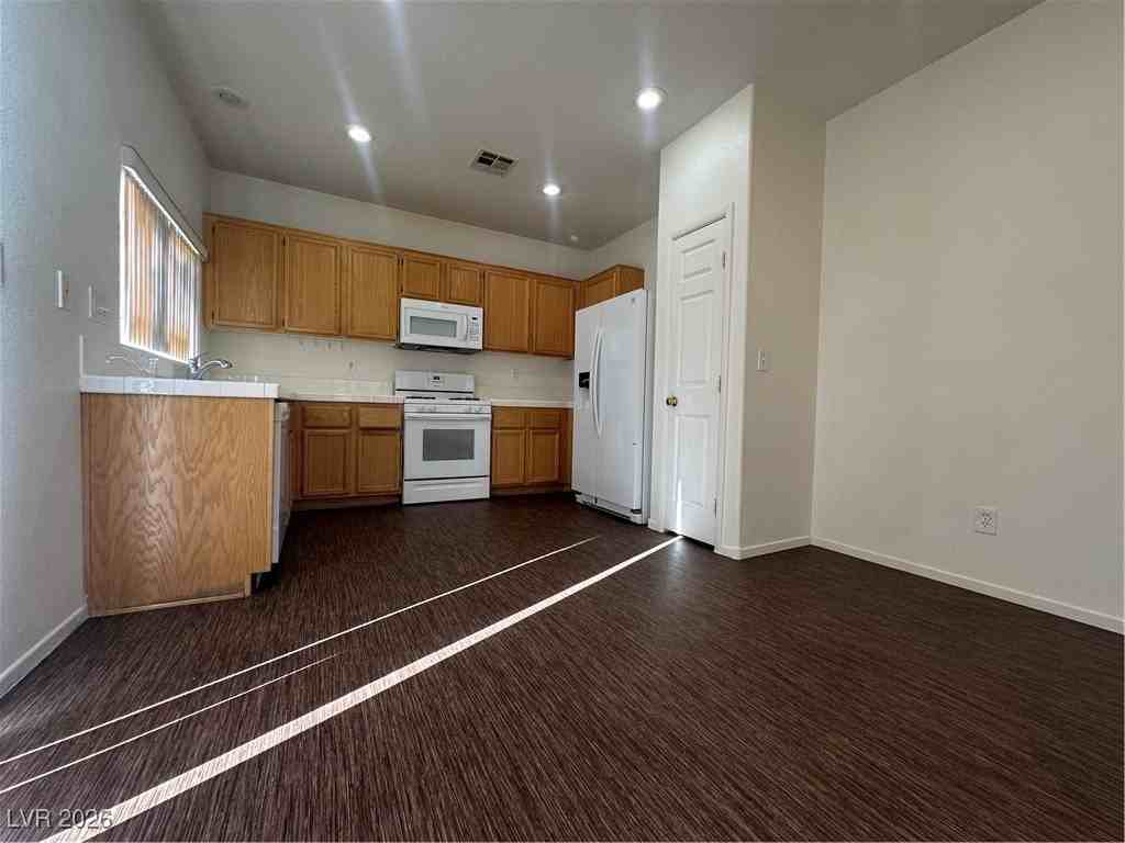 9469 Vast Valley Ave - Photo 5 of 14