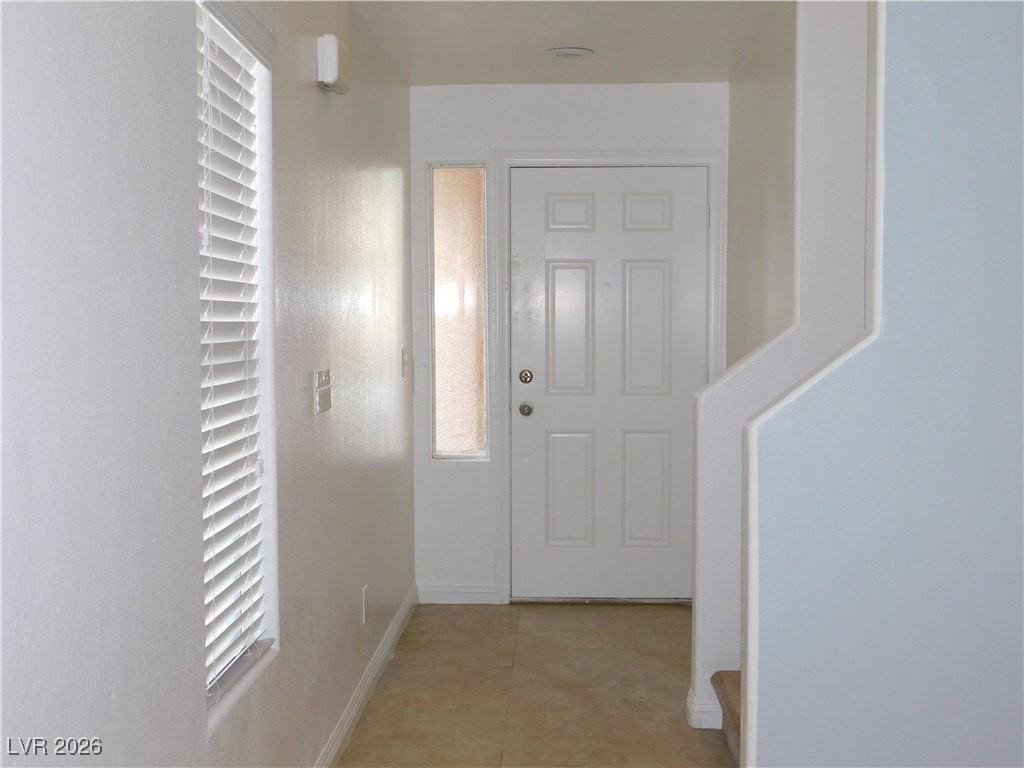 5275 Broadlake Ln - Photo 3 of 28