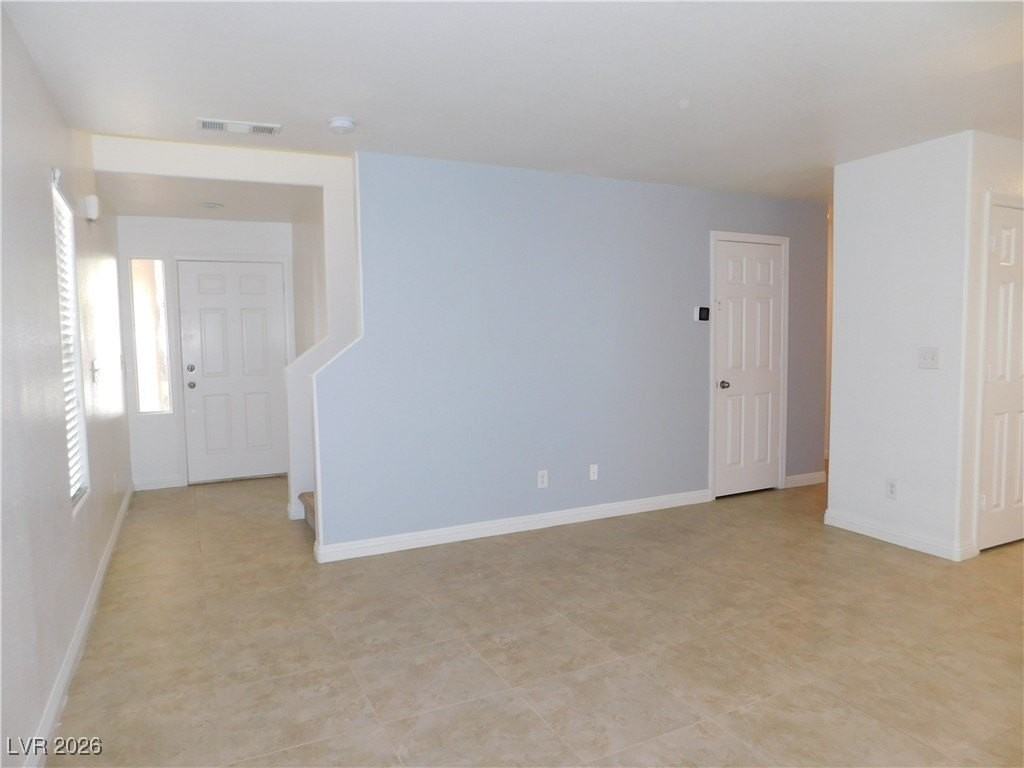 5275 Broadlake Ln - Photo 4 of 28