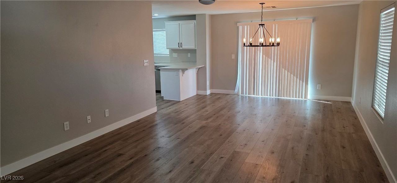 6237 Capehart Falls St - Photo 4 of 24