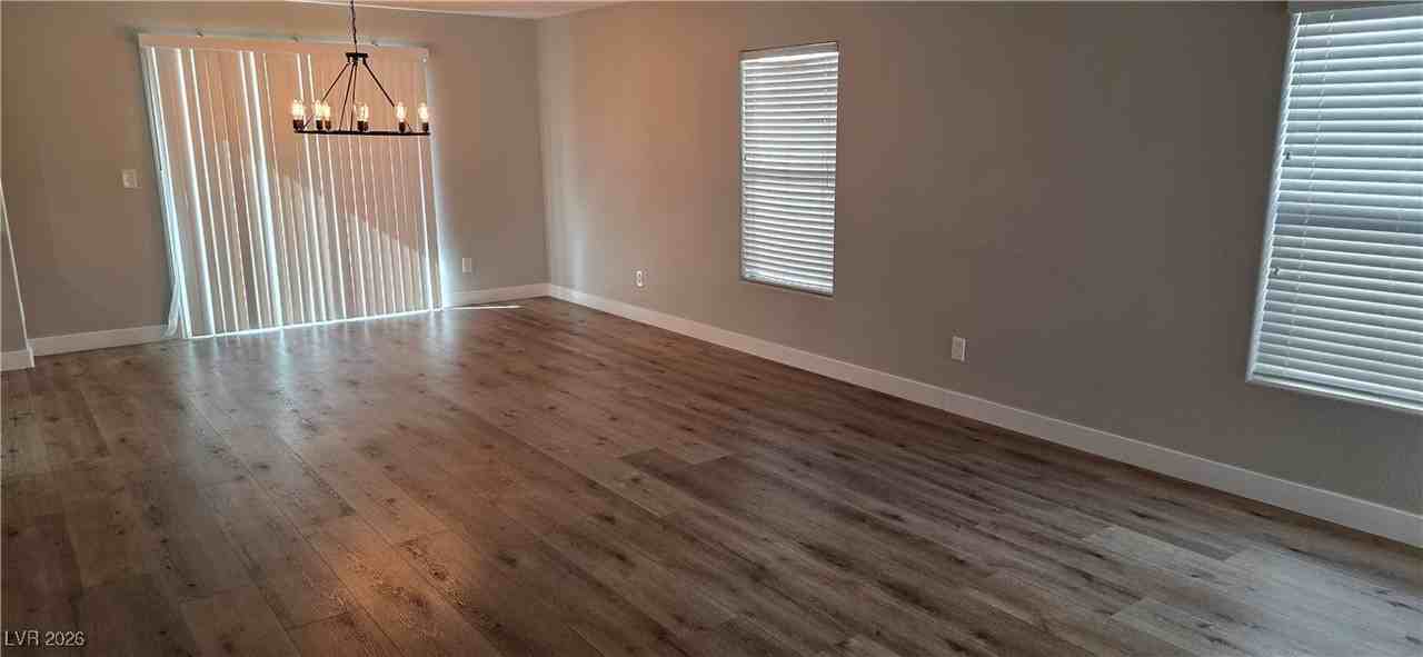 6237 Capehart Falls St - Photo 5 of 24