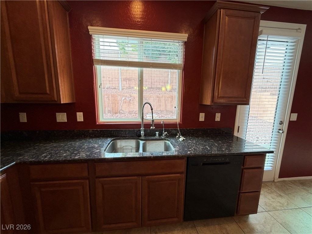 7341 Chesapeake Cove St - Photo 7 of 33