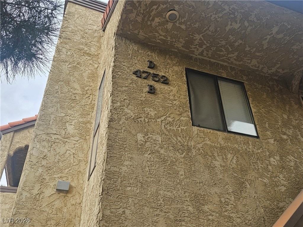 4752 Obannon Dr #B - Photo 3 of 45