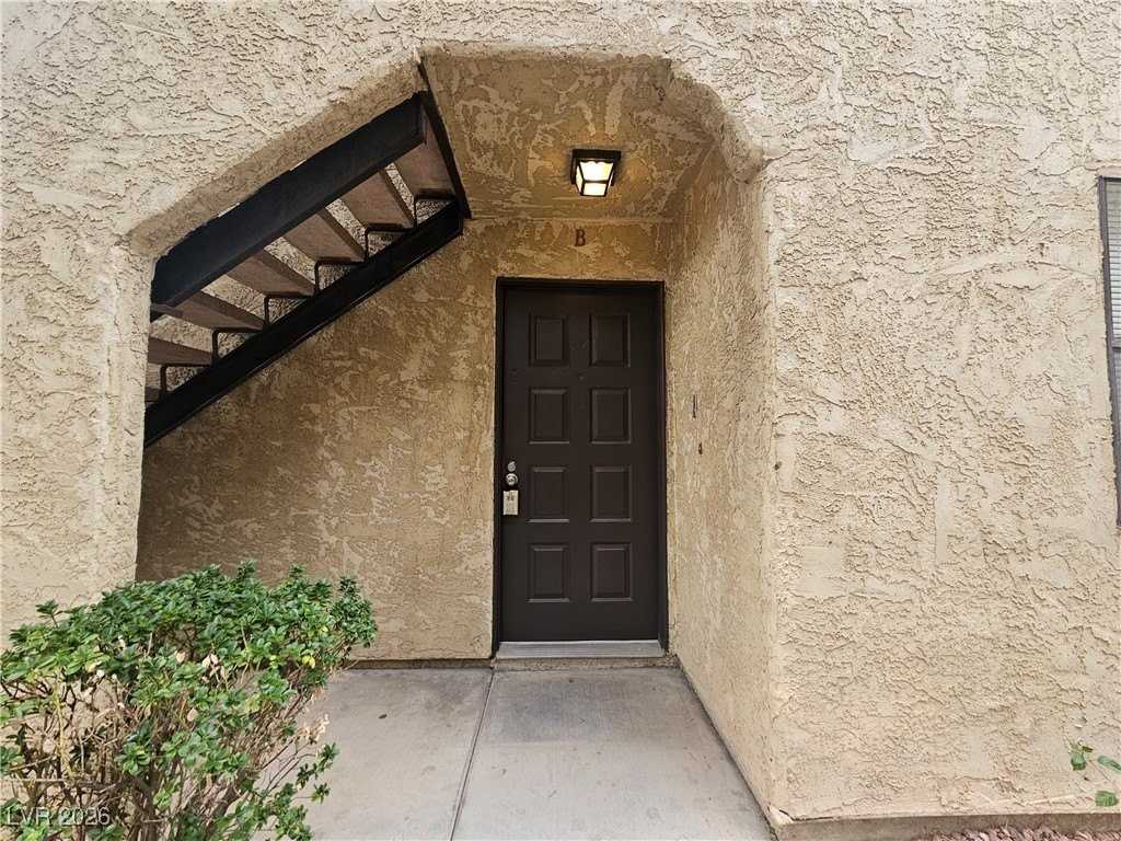 4752 Obannon Dr #B - Photo 4 of 45