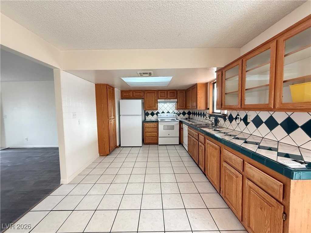 6321 Cambria Ave - Photo 4 of 18