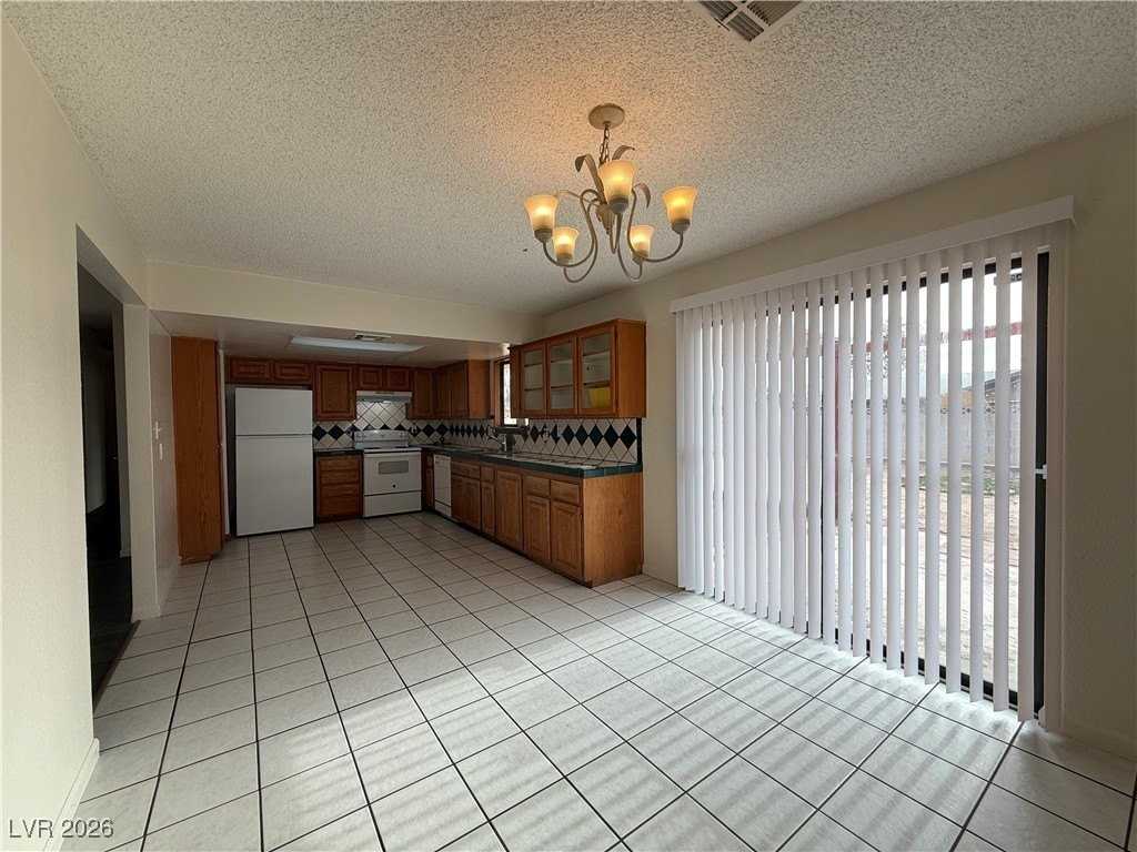 6321 Cambria Ave - Photo 5 of 18