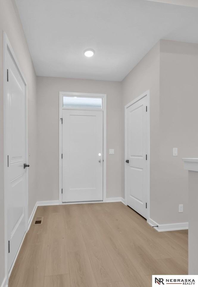 11020 S 97th St - Photo 4 of 41