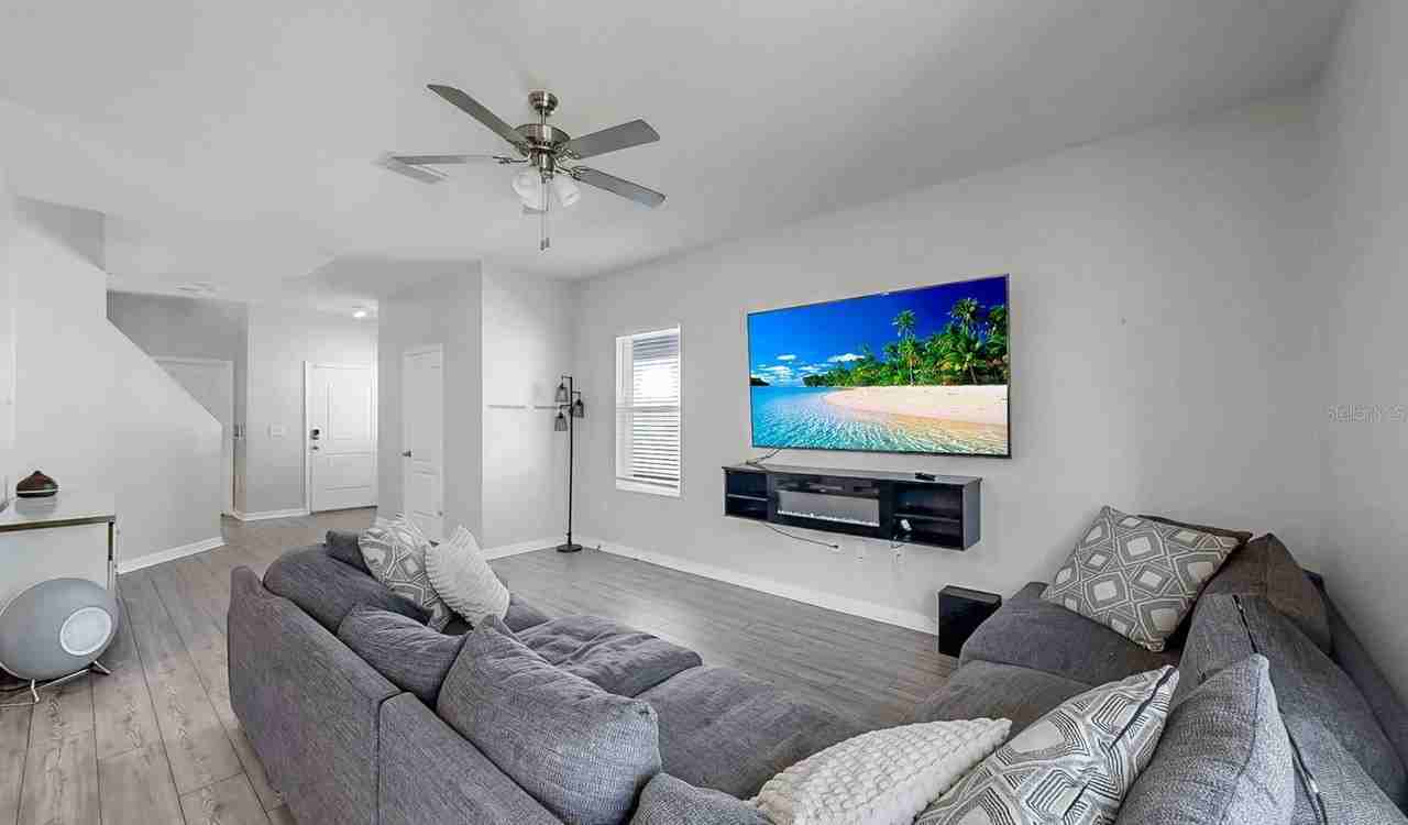 5453 Fez Ct - Photo 3 of 8