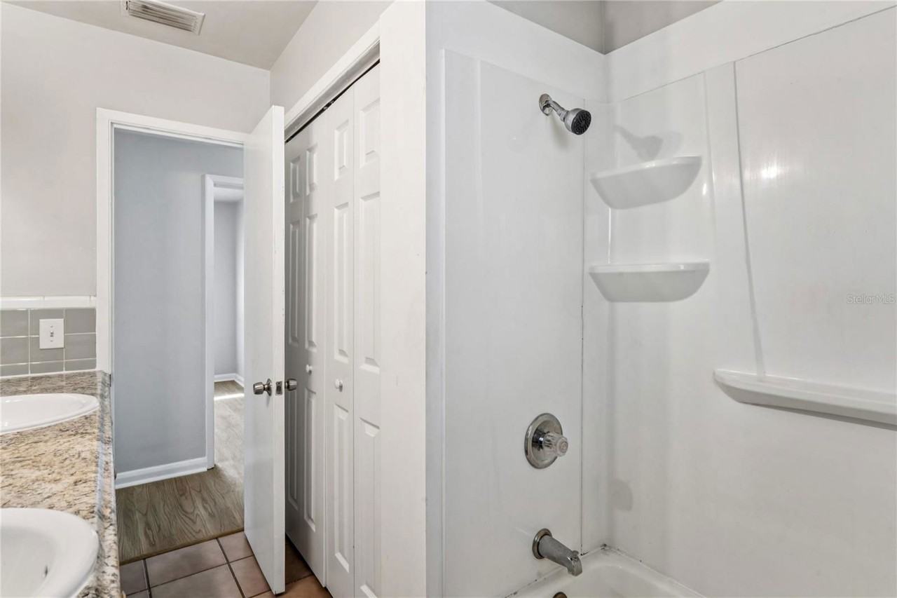 1470 Overlea St - Photo 2 of 8