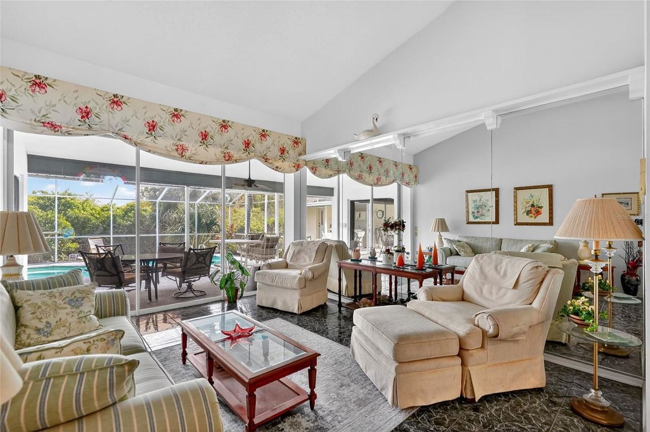 2824 Summervale Dr - Photo 4 of 8