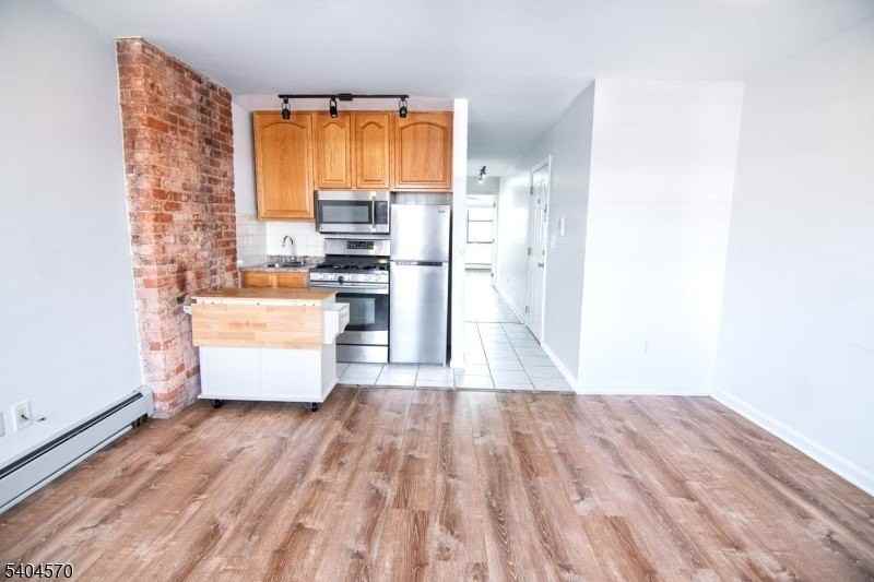 220 E Broad St #3 - Photo 5 of 27