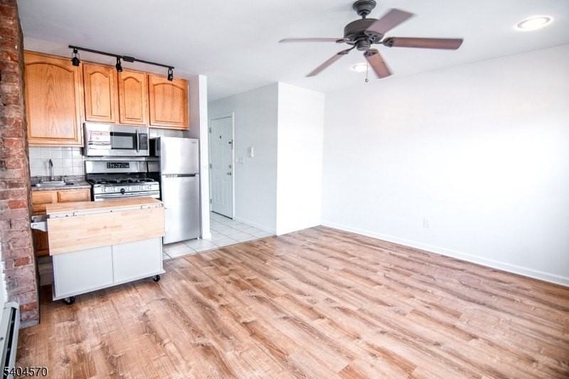 220 E Broad St #3 - Photo 6 of 27