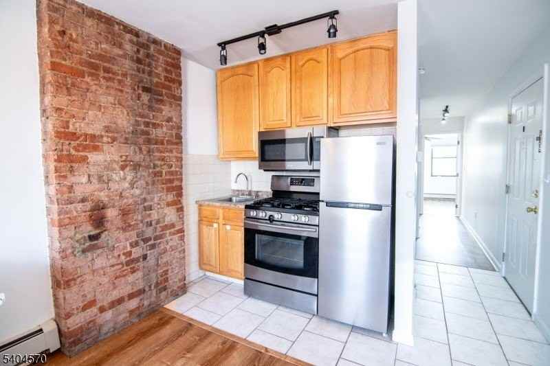 220 E Broad St #3 - Photo 7 of 27