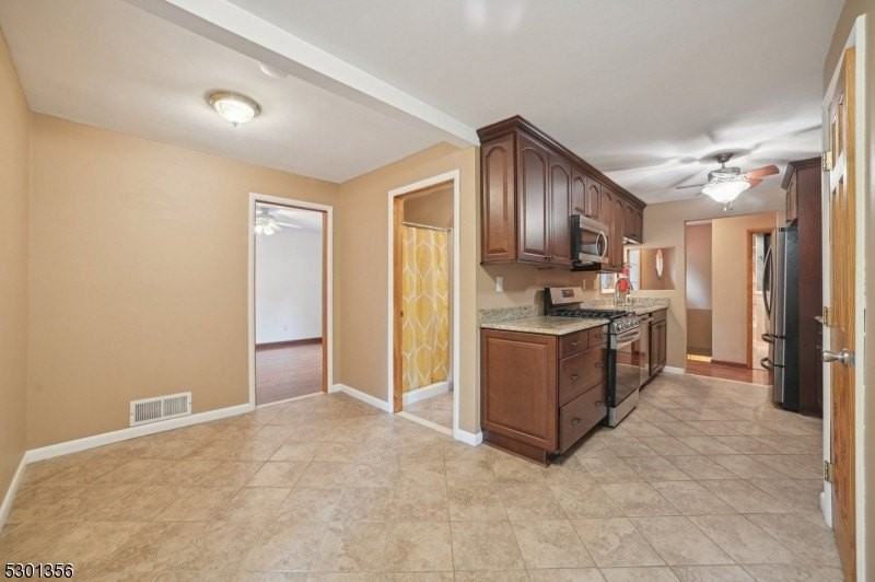 129 Camp Trl - Photo 5 of 15