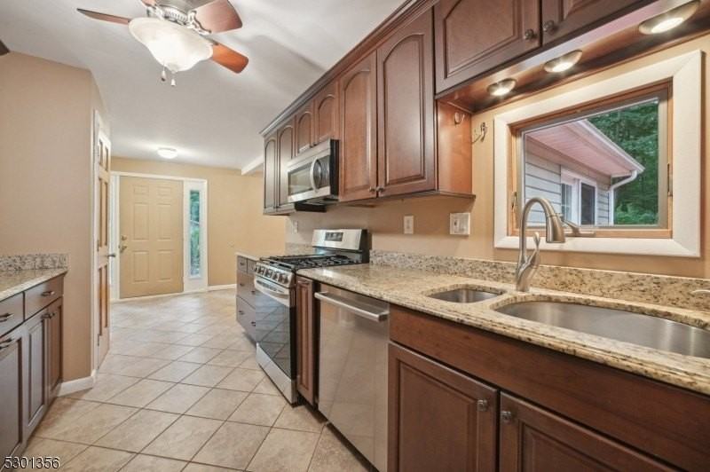 129 Camp Trl - Photo 6 of 15