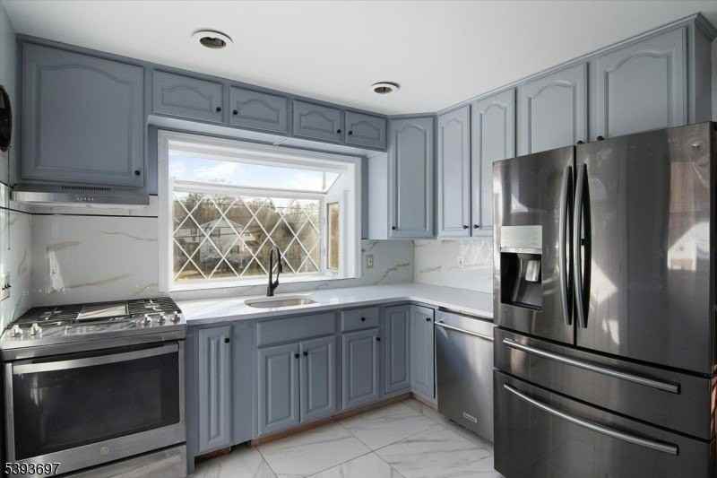 301 Riverview Rd - Photo 4 of 33