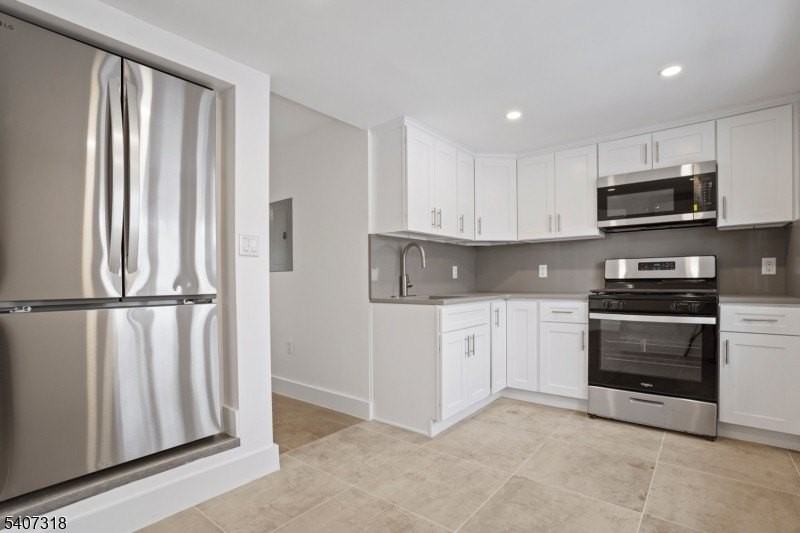 554 Hort St 2nd Fl - Photo 6 of 19