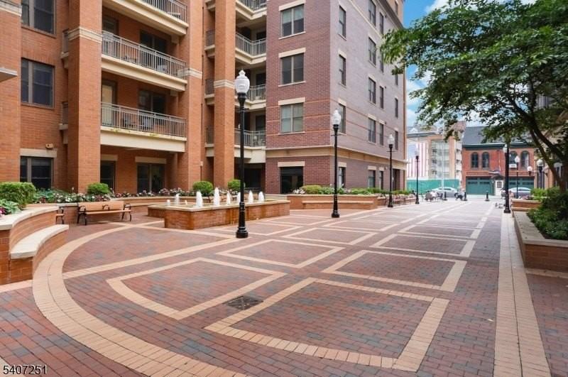 40 W Park Pl Apt 412 #412 - Photo 3 of 32