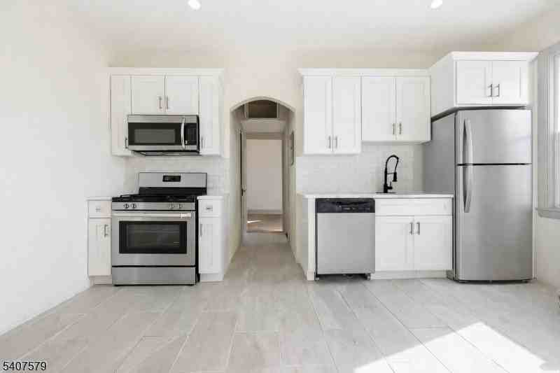 265 N 17th St #2L - Photo 6 of 9