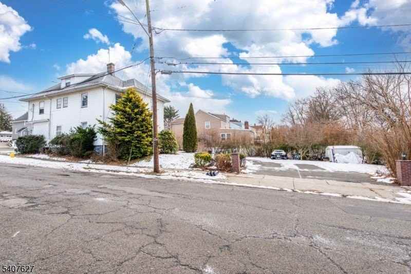 106 Sadler Rd - Photo 2 of 28