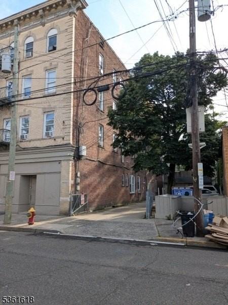 139 9th St #3 - Photo 3 of 18