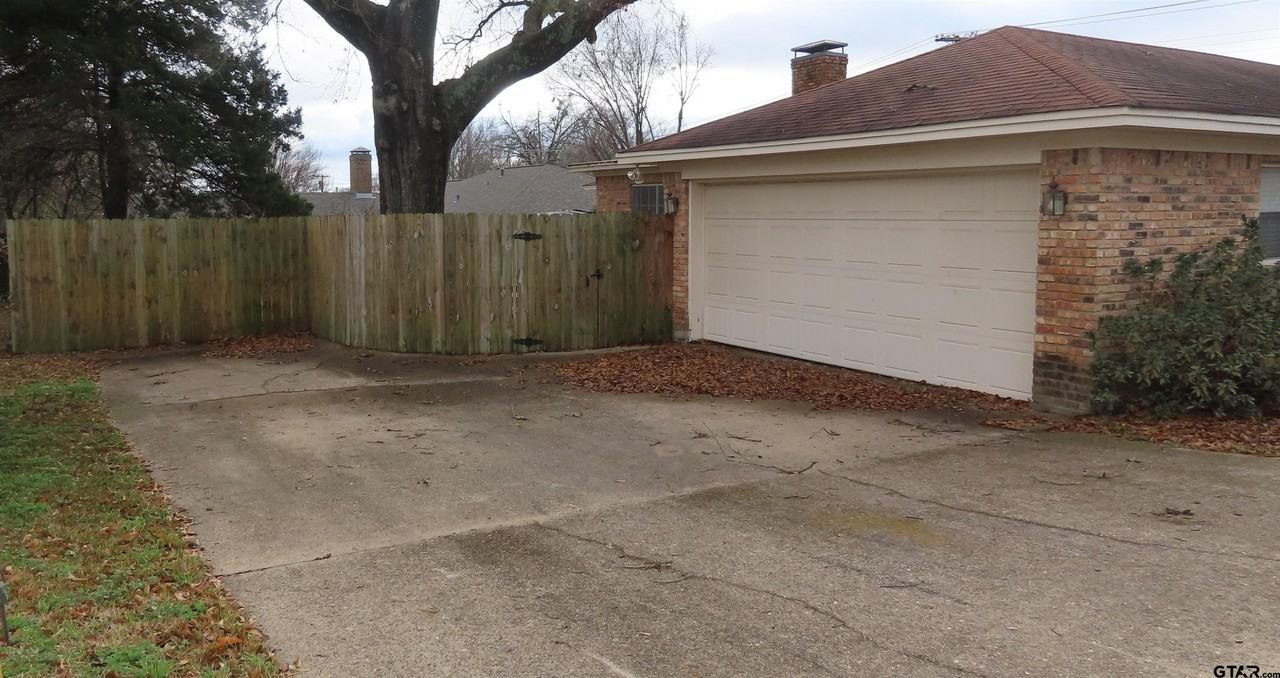 3800 Brookwood Dr - Photo 3 of 36