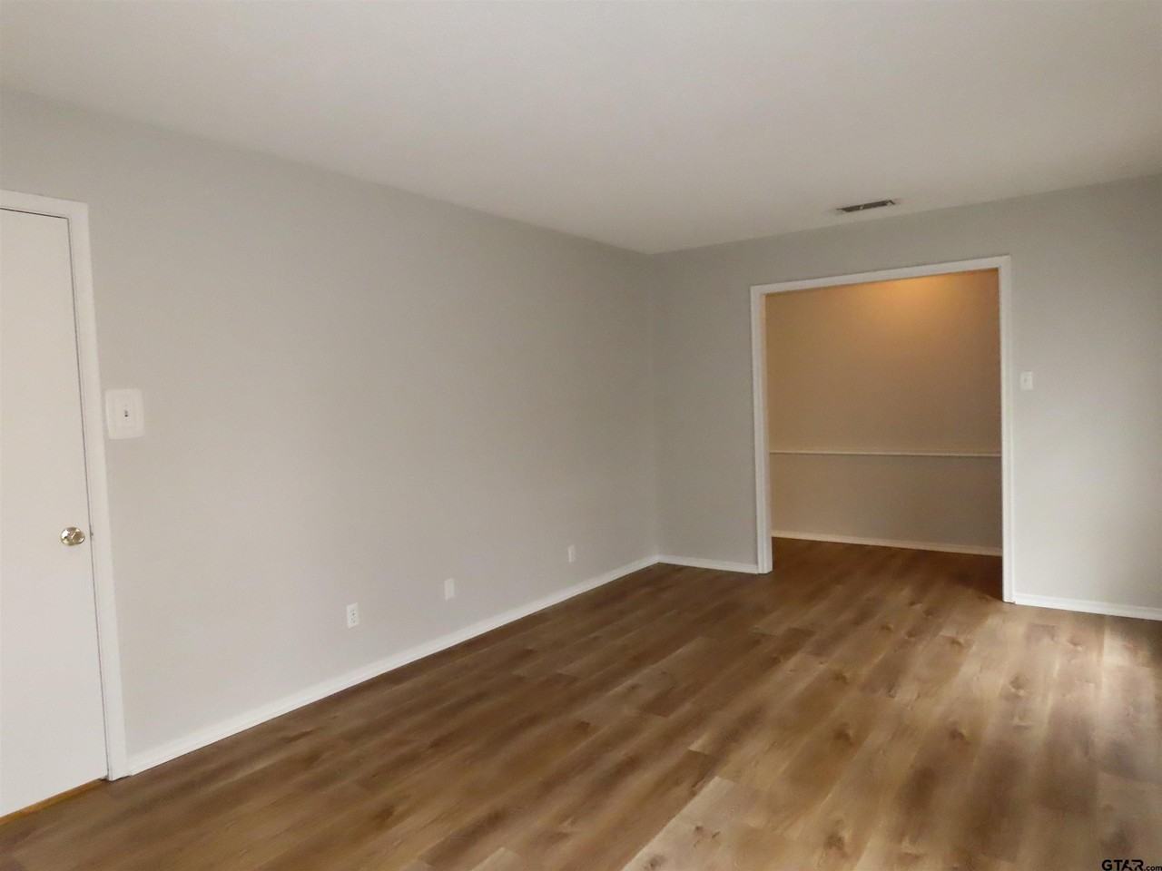 3800 Brookwood Dr - Photo 5 of 36