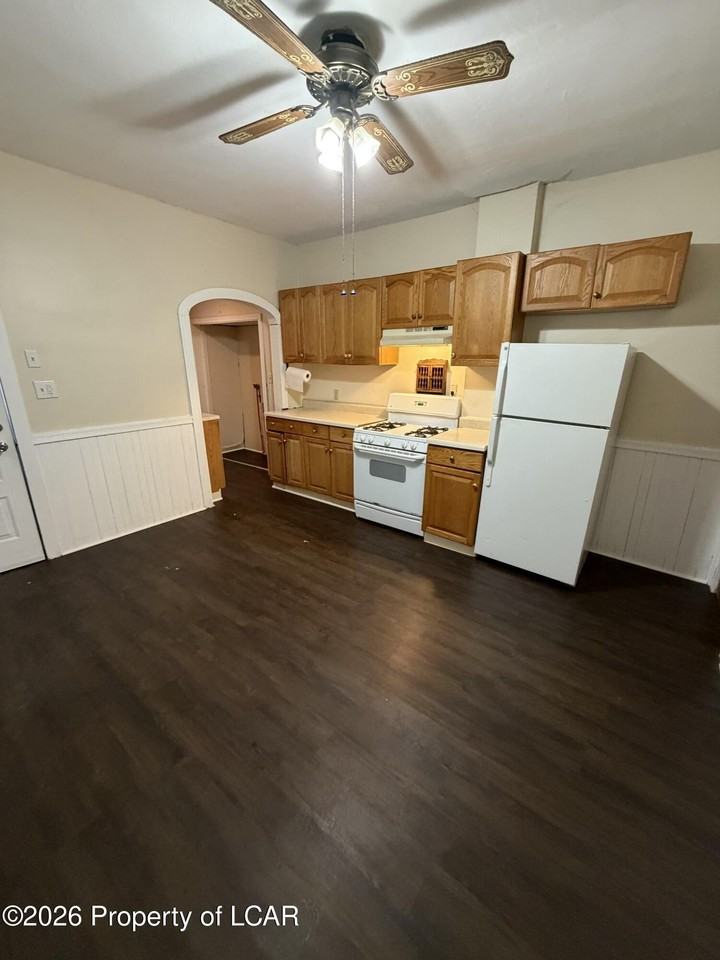 465 2nd St - Photo 4 of 13