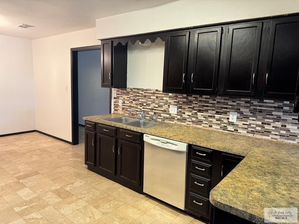 4 Waterfront Dr - Photo 5 of 15