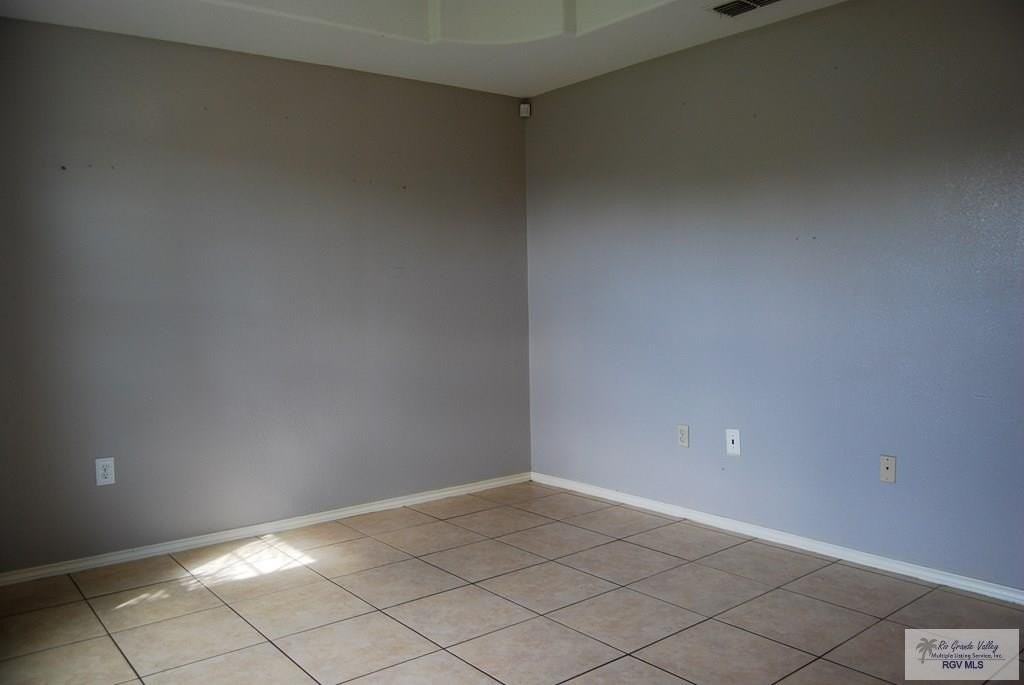 1009 BEAVER LAKE DR - Photo 4 of 20