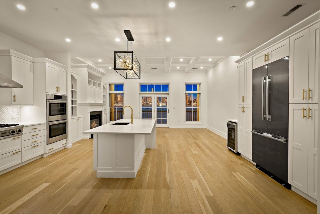 16 Regency Pl #16 - Photo 3 of 22