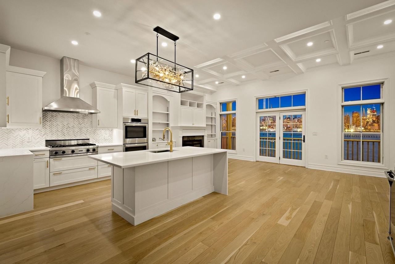 16 Regency Pl #16 - Photo 2 of 22