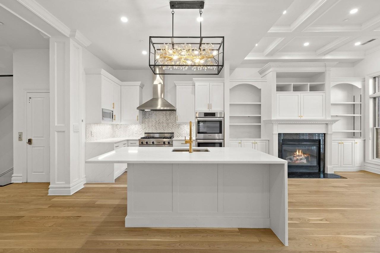 16 Regency Pl #16 - Photo 4 of 22