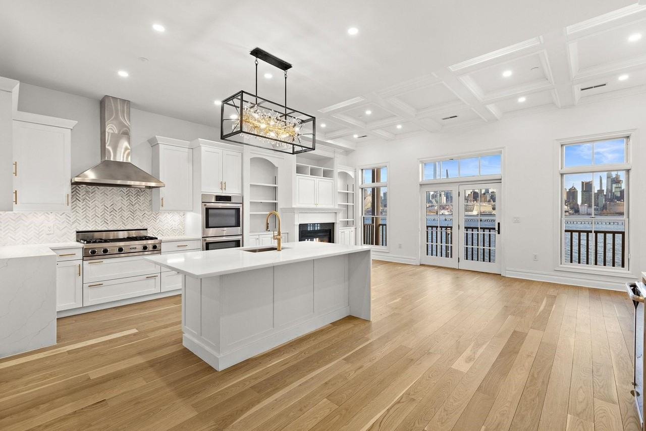 16 Regency Pl #16 - Photo 7 of 22