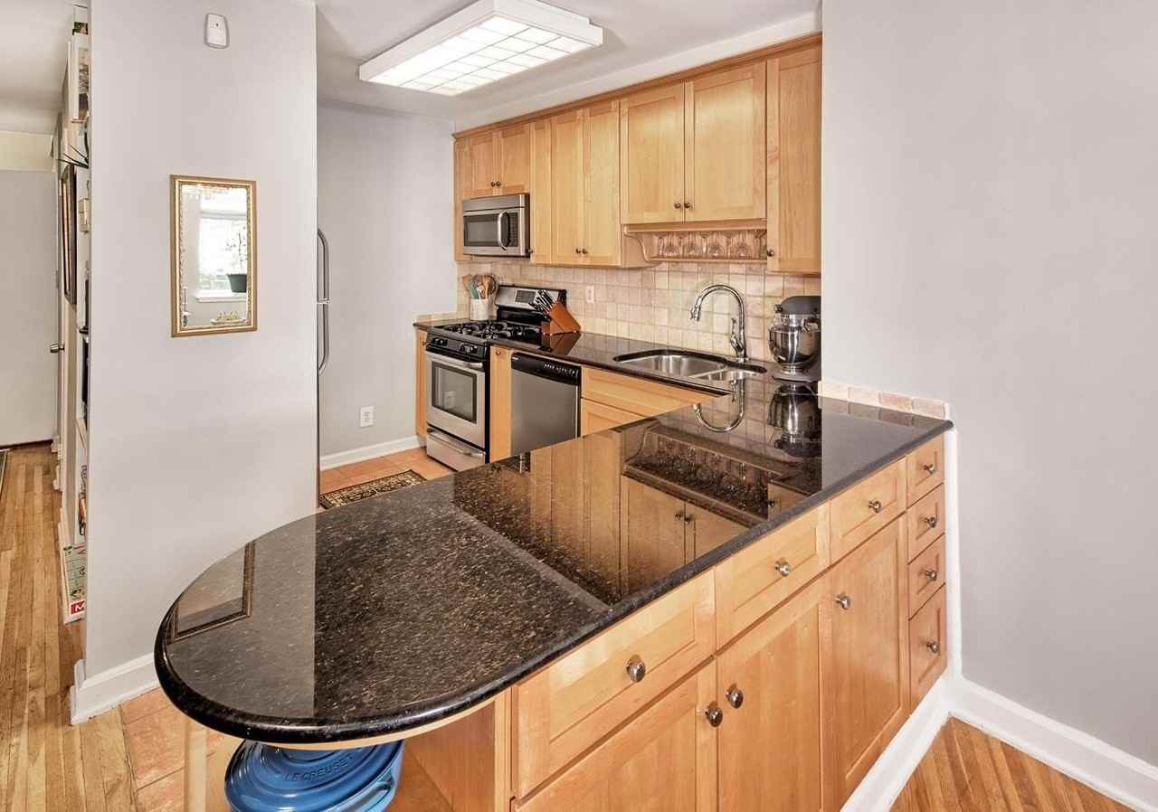 1021 Grand St #1D - Photo 3 of 10