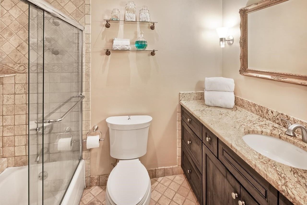 1021 Grand St #1D - Photo 6 of 10