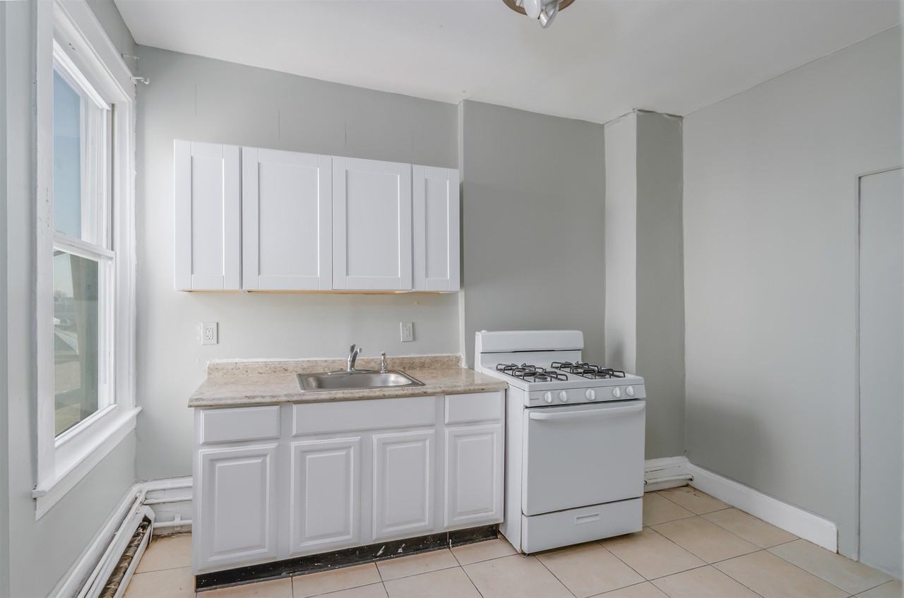 45 W 54th St #6 - Photo 2 of 13