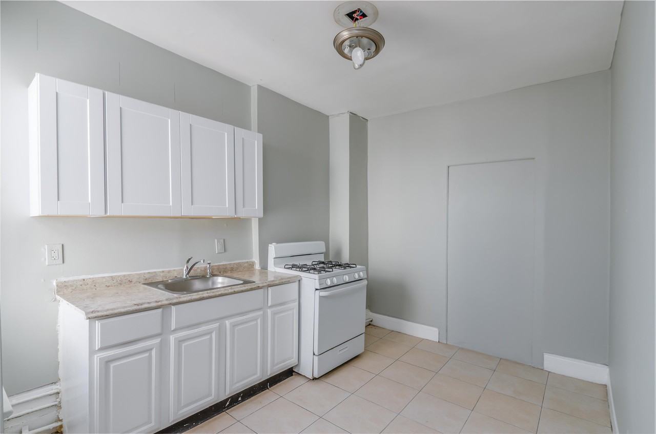 45 W 54th St #6 - Photo 3 of 13