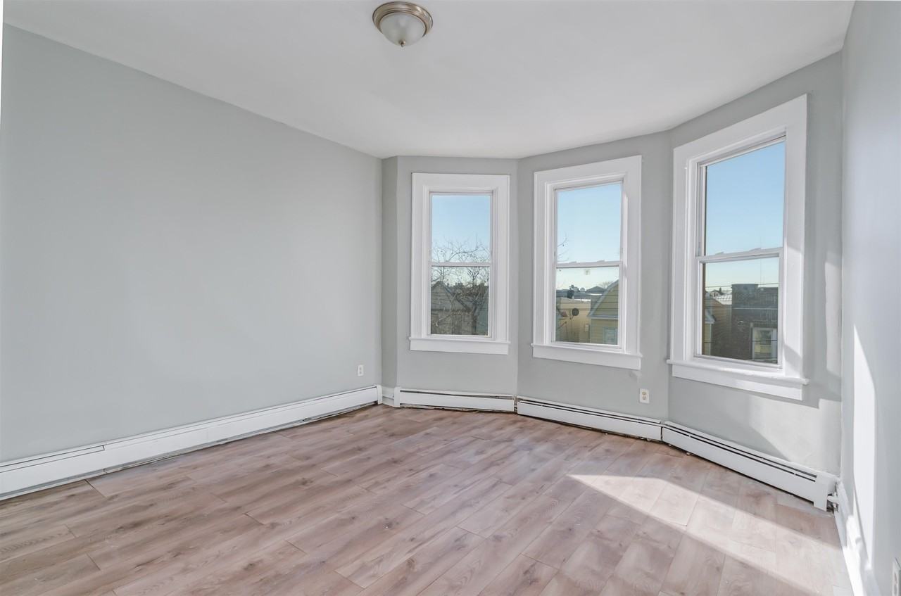 45 W 54th St #6 - Photo 4 of 13