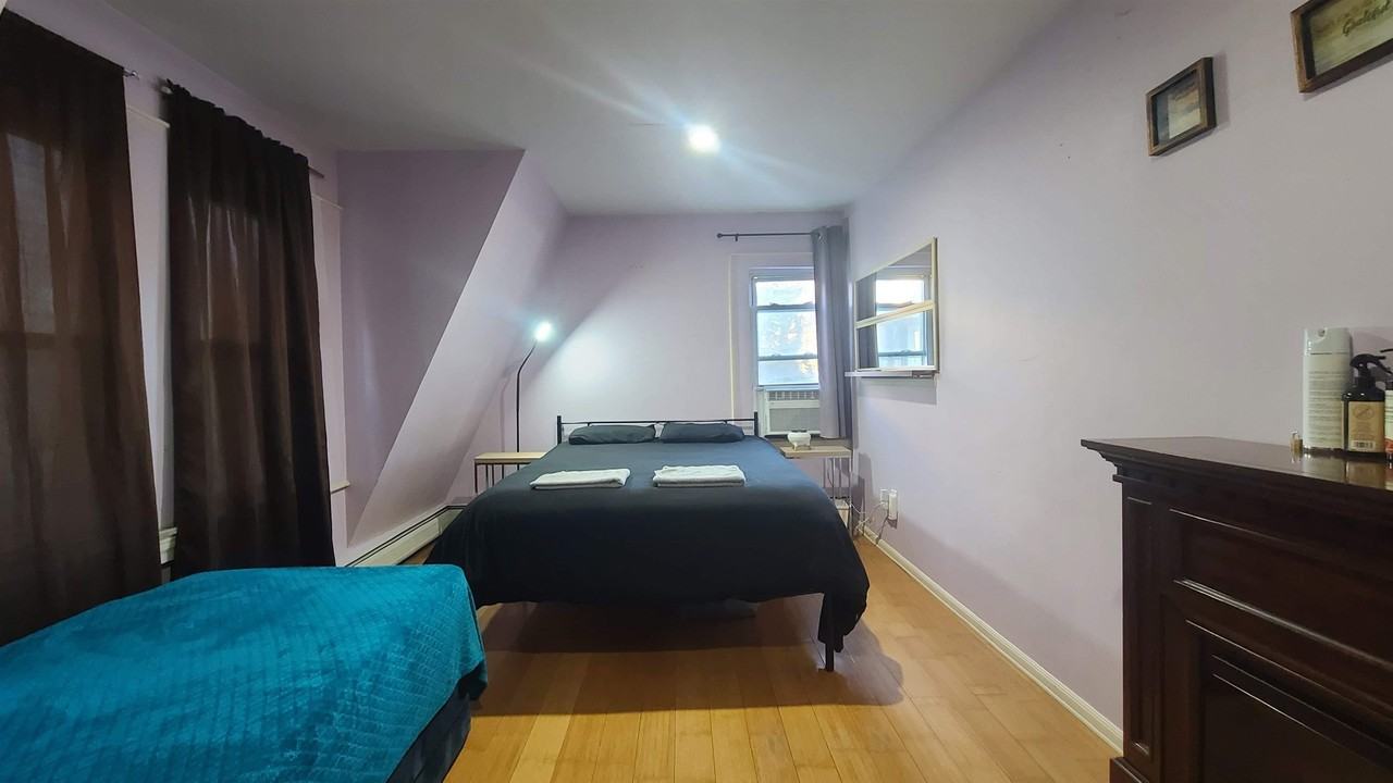 42 49th St #3R - Photo 4 of 16